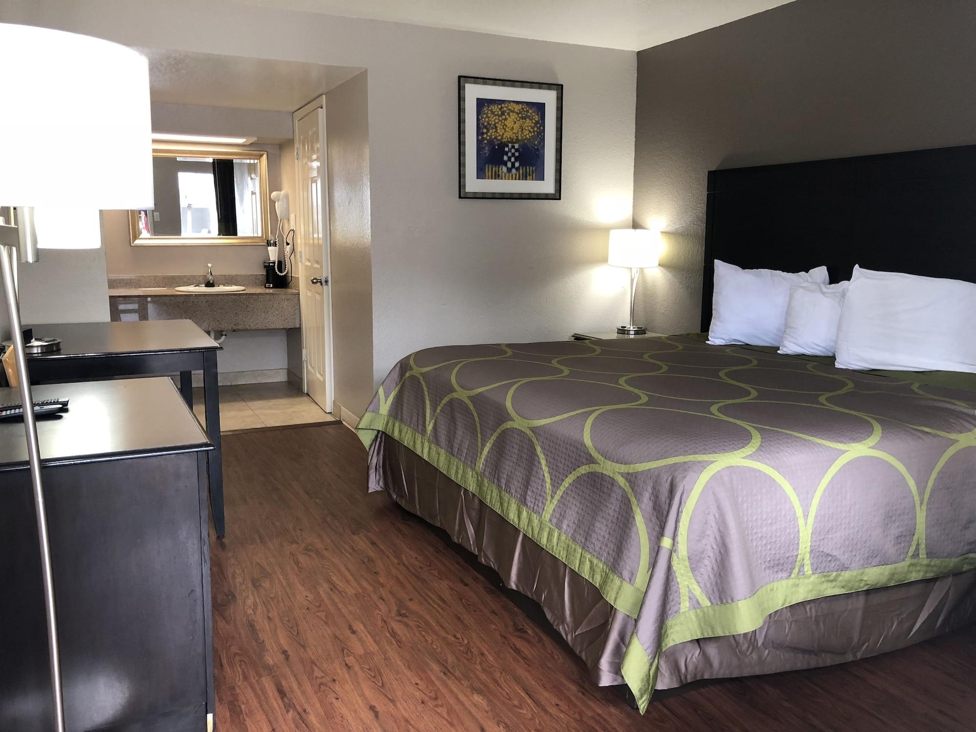 Super 8 By Wyndham San Antonio Pearl District Downtown Motel Eksteriør billede