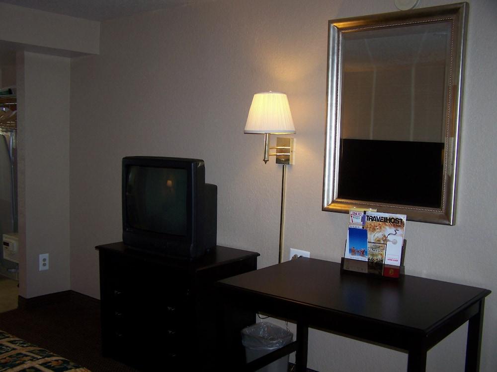Super 8 By Wyndham San Antonio Pearl District Downtown Motel Eksteriør billede