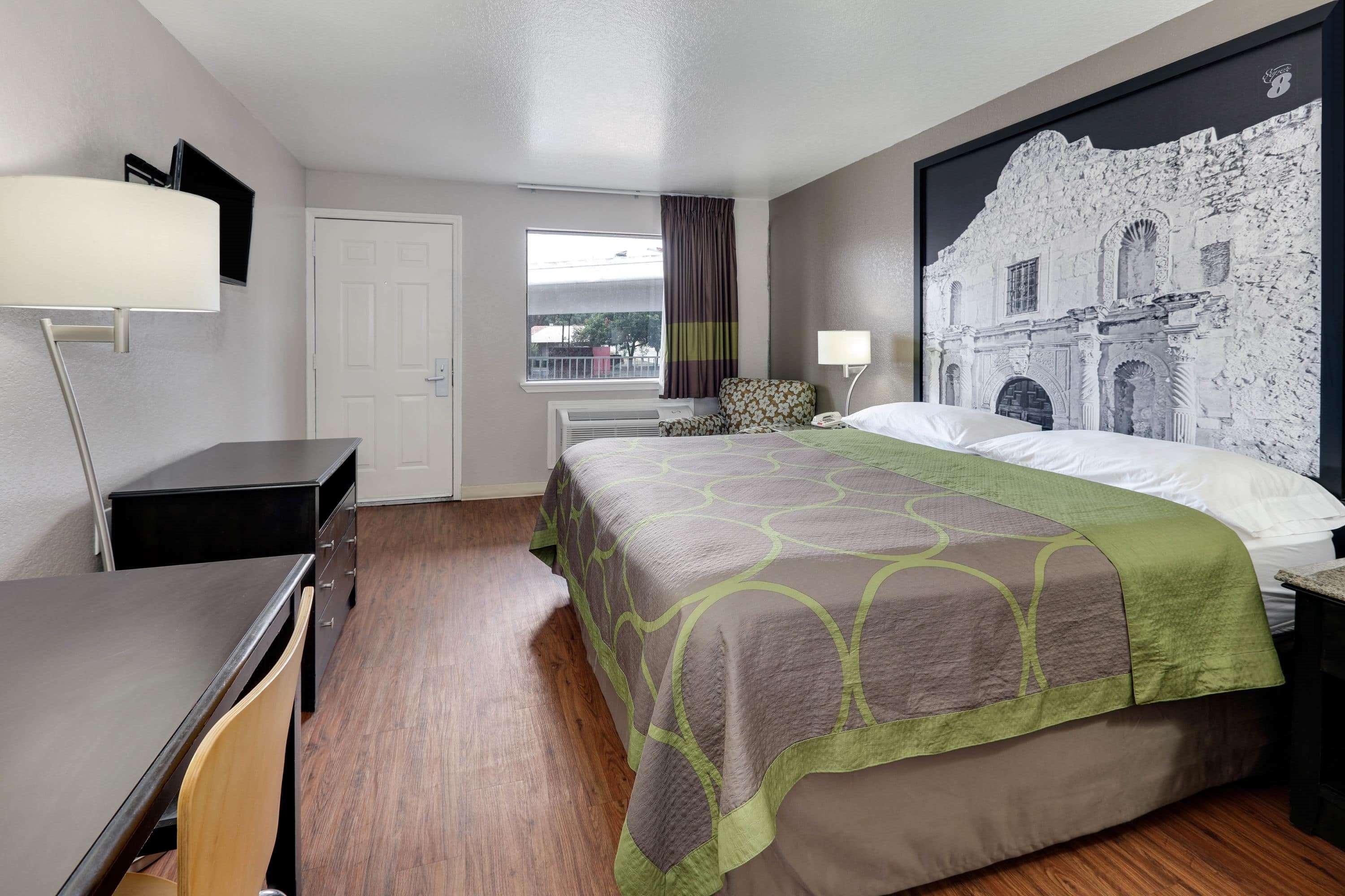Super 8 By Wyndham San Antonio Pearl District Downtown Motel Eksteriør billede