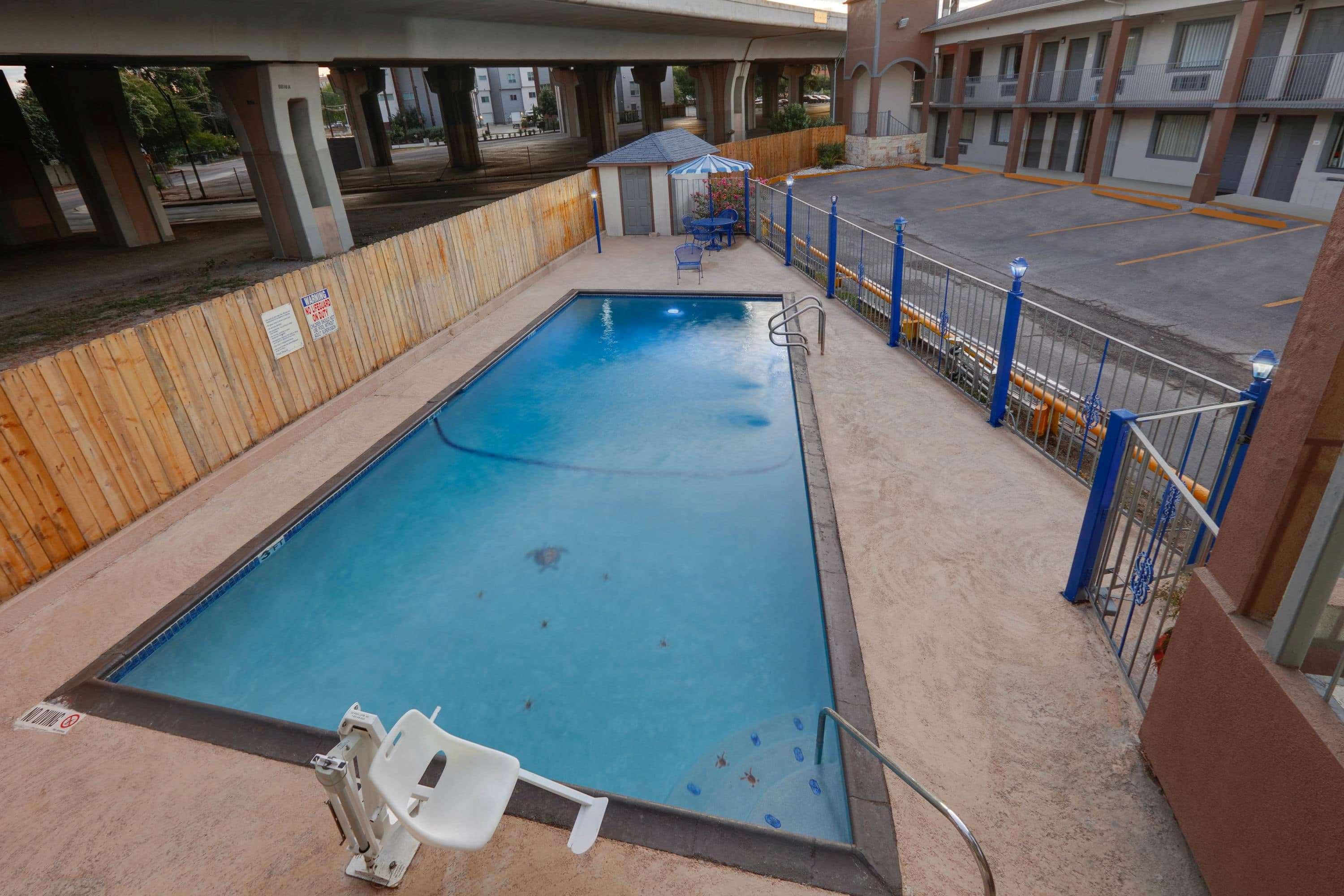 Super 8 By Wyndham San Antonio Pearl District Downtown Motel Eksteriør billede
