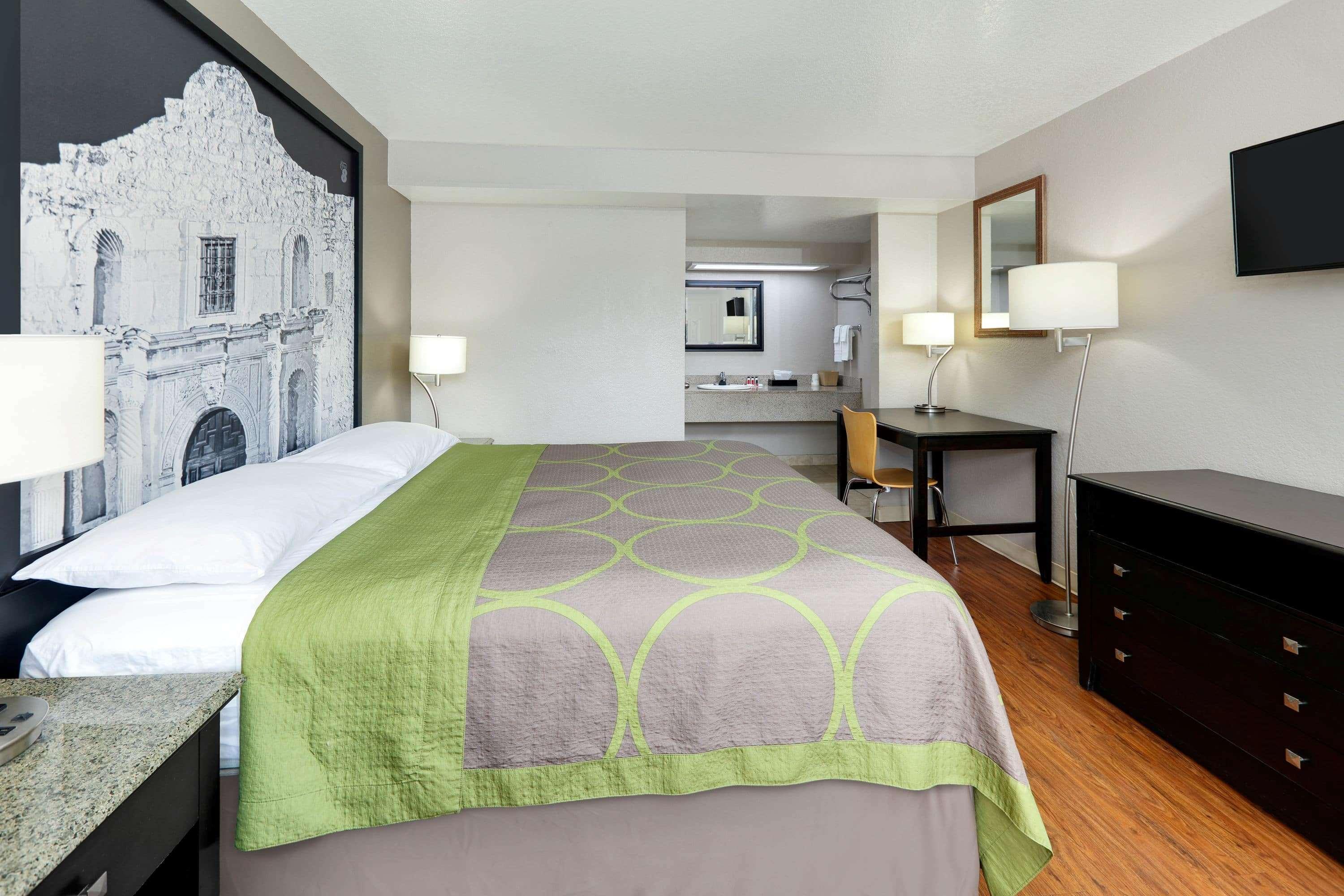 Super 8 By Wyndham San Antonio Pearl District Downtown Motel Eksteriør billede
