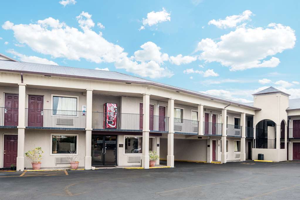 Super 8 By Wyndham San Antonio Pearl District Downtown Motel Eksteriør billede
