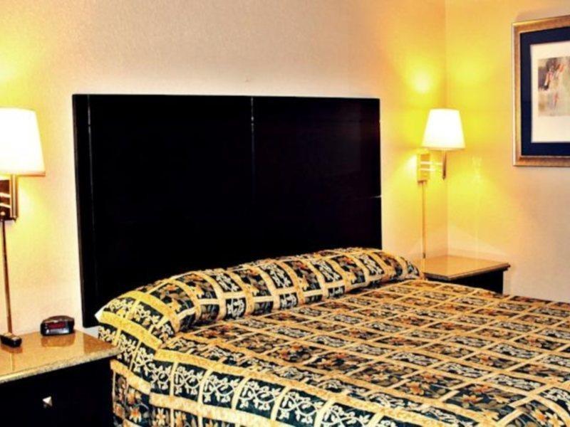Super 8 By Wyndham San Antonio Pearl District Downtown Motel Eksteriør billede