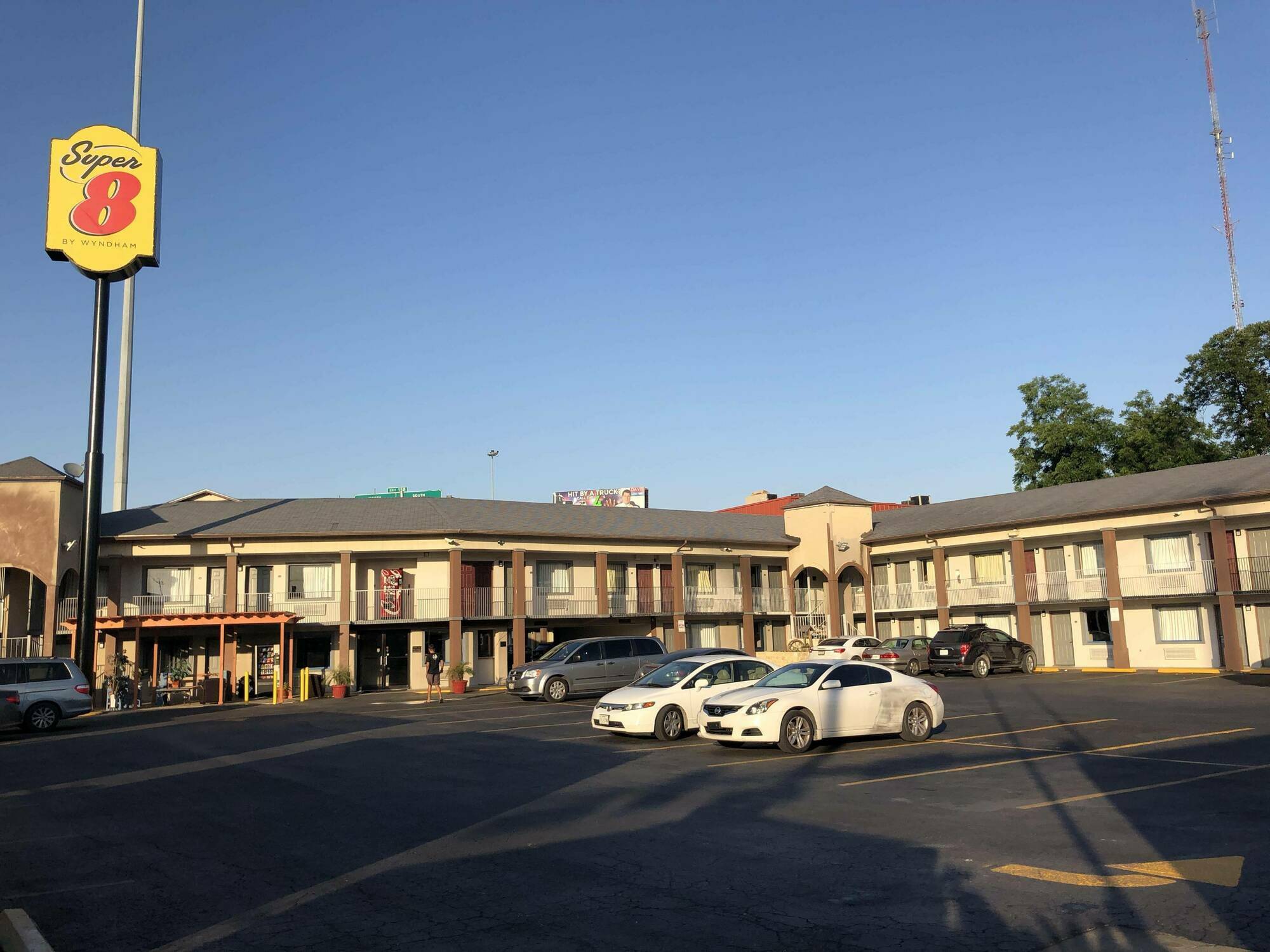 Super 8 By Wyndham San Antonio Pearl District Downtown Motel Eksteriør billede