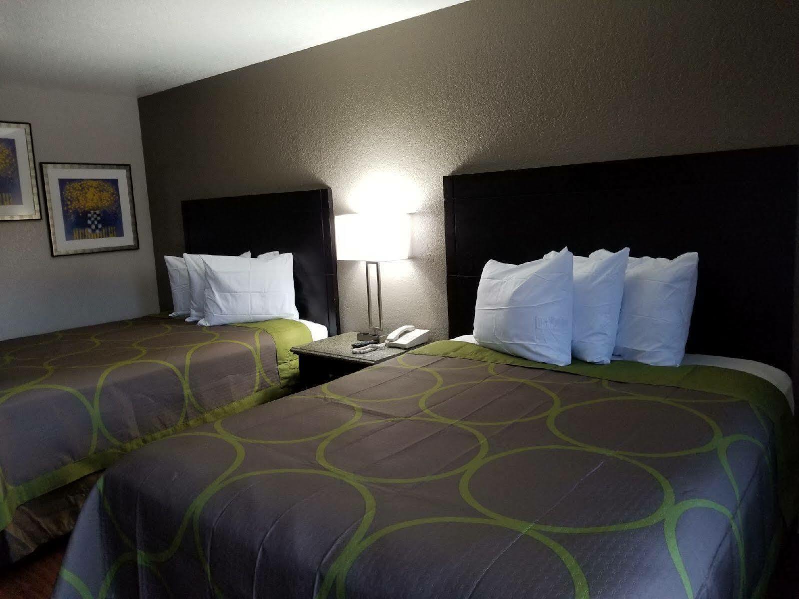 Super 8 By Wyndham San Antonio Pearl District Downtown Motel Eksteriør billede